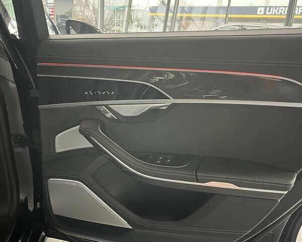 Черный Ауди С8, объемом двигателя 4 л и пробегом 53 тыс. км за 136465 $, фото 43 на Automoto.ua