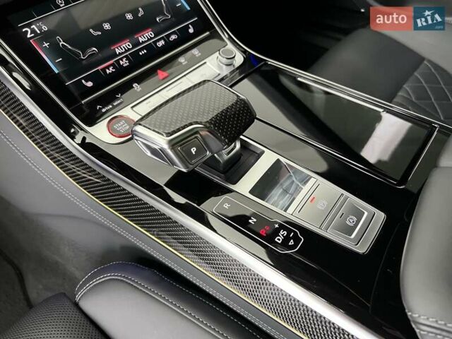 Черный Ауди С8, объемом двигателя 4 л и пробегом 90 тыс. км за 97000 $, фото 17 на Automoto.ua
