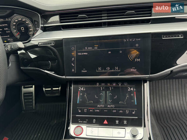 Черный Ауди С8, объемом двигателя 4 л и пробегом 43 тыс. км за 114000 $, фото 29 на Automoto.ua