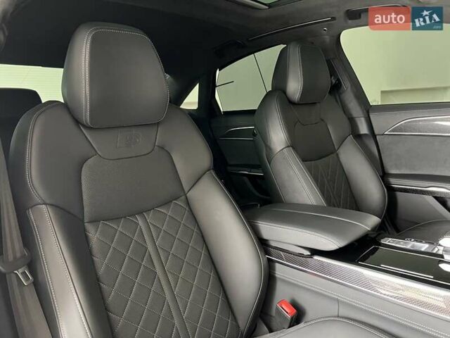 Черный Ауди С8, объемом двигателя 4 л и пробегом 90 тыс. км за 97000 $, фото 26 на Automoto.ua