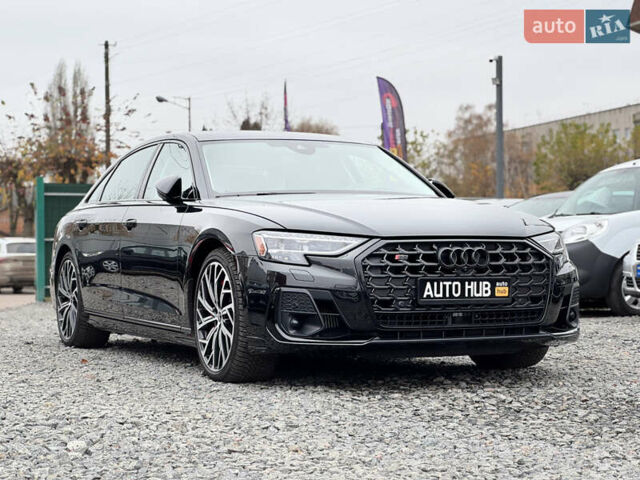Черный Ауди С8, объемом двигателя 4 л и пробегом 43 тыс. км за 114000 $, фото 1 на Automoto.ua
