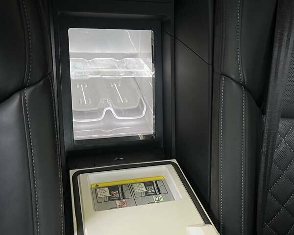 Черный Ауди С8, объемом двигателя 4 л и пробегом 53 тыс. км за 136465 $, фото 38 на Automoto.ua