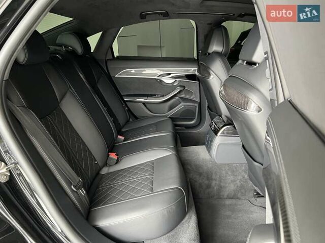 Черный Ауди С8, объемом двигателя 4 л и пробегом 90 тыс. км за 97000 $, фото 21 на Automoto.ua