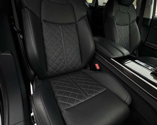 Черный Ауди С8, объемом двигателя 4 л и пробегом 43 тыс. км за 114000 $, фото 27 на Automoto.ua