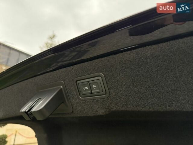 Черный Ауди С8, объемом двигателя 4 л и пробегом 115 тыс. км за 92900 $, фото 71 на Automoto.ua
