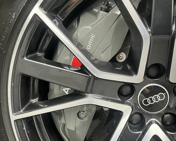 Черный Ауди С8, объемом двигателя 4 л и пробегом 53 тыс. км за 136465 $, фото 25 на Automoto.ua