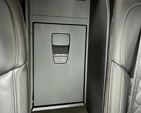 Черный Ауди С8, объемом двигателя 4 л и пробегом 53 тыс. км за 136465 $, фото 37 на Automoto.ua