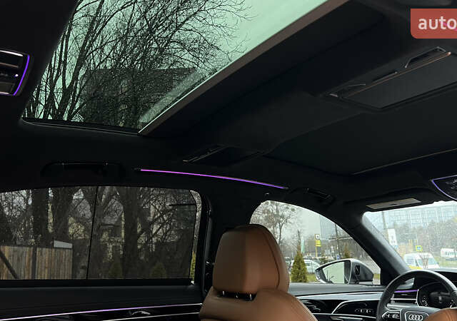 Черный Ауди С8, объемом двигателя 4 л и пробегом 46 тыс. км за 93000 $, фото 46 на Automoto.ua