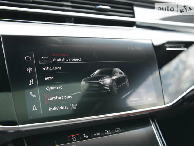 Черный Ауди С8, объемом двигателя 4 л и пробегом 16 тыс. км за 142500 $, фото 78 на Automoto.ua