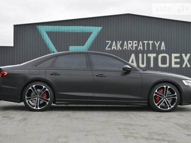 Черный Ауди С8, объемом двигателя 4 л и пробегом 16 тыс. км за 142500 $, фото 12 на Automoto.ua