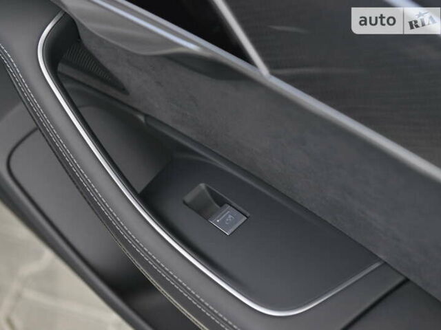 Черный Ауди С8, объемом двигателя 4 л и пробегом 16 тыс. км за 142500 $, фото 54 на Automoto.ua