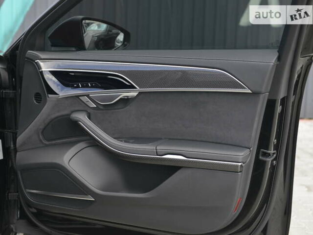 Черный Ауди С8, объемом двигателя 4 л и пробегом 16 тыс. км за 142500 $, фото 53 на Automoto.ua