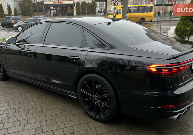 Черный Ауди С8, объемом двигателя 4 л и пробегом 46 тыс. км за 93000 $, фото 4 на Automoto.ua