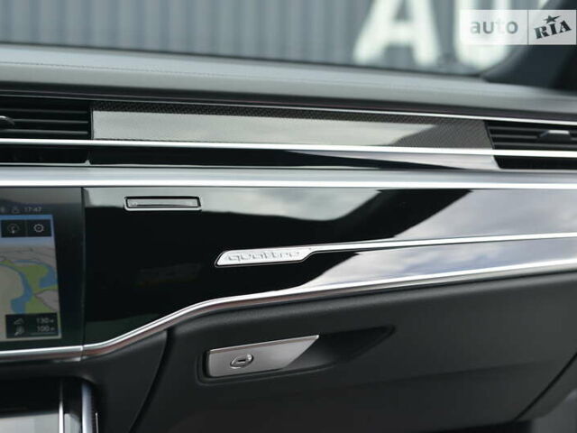 Черный Ауди С8, объемом двигателя 4 л и пробегом 16 тыс. км за 142500 $, фото 24 на Automoto.ua