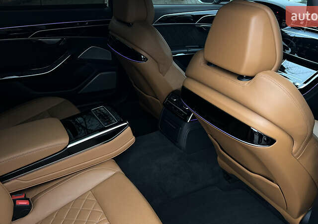 Черный Ауди С8, объемом двигателя 4 л и пробегом 46 тыс. км за 93000 $, фото 44 на Automoto.ua