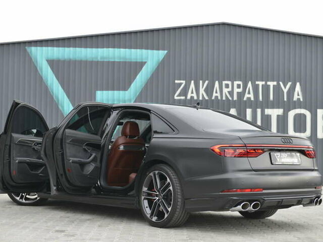 Черный Ауди С8, объемом двигателя 4 л и пробегом 16 тыс. км за 142500 $, фото 67 на Automoto.ua