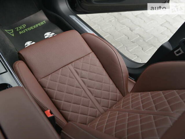 Черный Ауди С8, объемом двигателя 4 л и пробегом 16 тыс. км за 142500 $, фото 75 на Automoto.ua