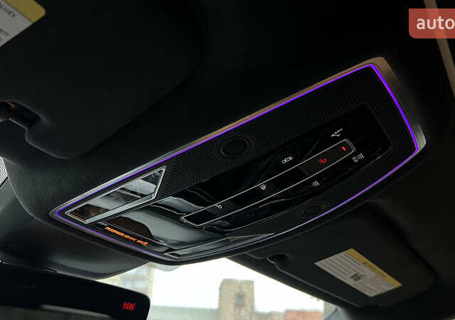 Черный Ауди С8, объемом двигателя 4 л и пробегом 46 тыс. км за 93000 $, фото 28 на Automoto.ua