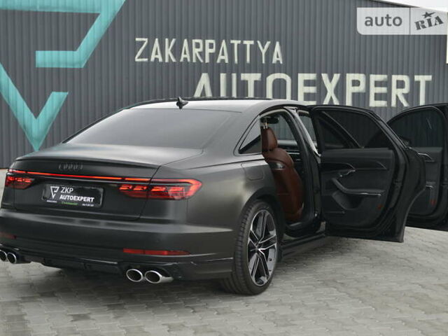 Черный Ауди С8, объемом двигателя 4 л и пробегом 16 тыс. км за 142500 $, фото 72 на Automoto.ua