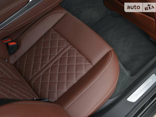 Черный Ауди С8, объемом двигателя 4 л и пробегом 16 тыс. км за 142500 $, фото 50 на Automoto.ua