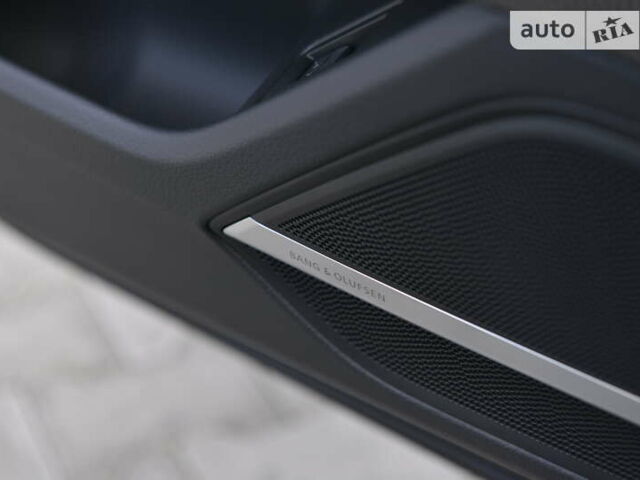 Черный Ауди С8, объемом двигателя 4 л и пробегом 16 тыс. км за 142500 $, фото 33 на Automoto.ua