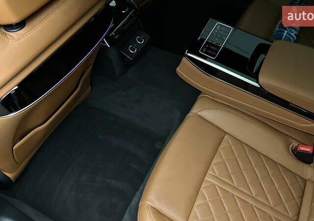 Черный Ауди С8, объемом двигателя 4 л и пробегом 46 тыс. км за 93000 $, фото 34 на Automoto.ua