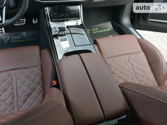 Черный Ауди С8, объемом двигателя 4 л и пробегом 16 тыс. км за 142500 $, фото 74 на Automoto.ua