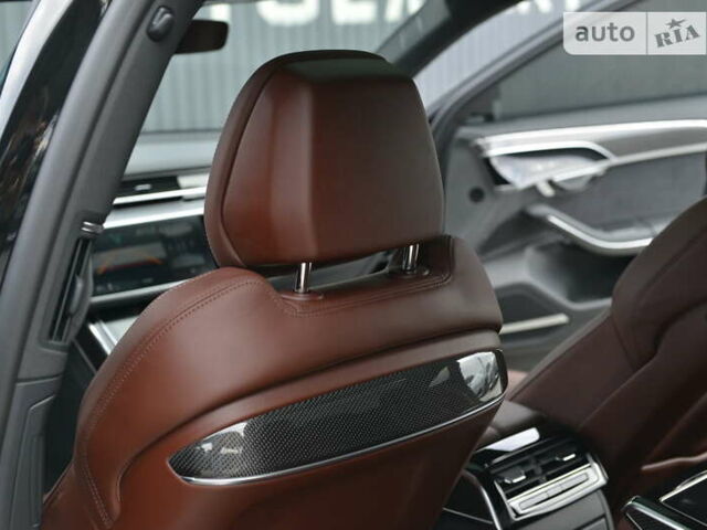 Черный Ауди С8, объемом двигателя 4 л и пробегом 16 тыс. км за 142500 $, фото 42 на Automoto.ua