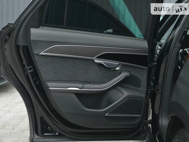 Черный Ауди С8, объемом двигателя 4 л и пробегом 16 тыс. км за 142500 $, фото 38 на Automoto.ua