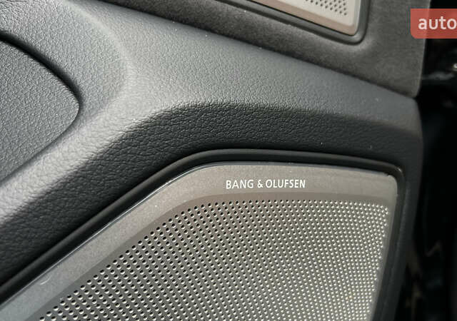 Черный Ауди С8, объемом двигателя 4 л и пробегом 46 тыс. км за 93000 $, фото 43 на Automoto.ua