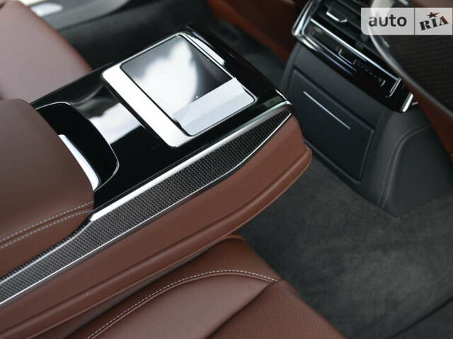 Черный Ауди С8, объемом двигателя 4 л и пробегом 16 тыс. км за 142500 $, фото 51 на Automoto.ua
