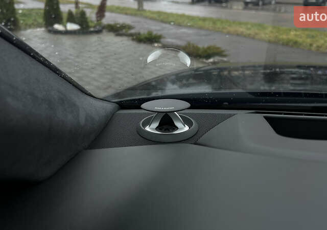 Черный Ауди С8, объемом двигателя 4 л и пробегом 46 тыс. км за 93000 $, фото 25 на Automoto.ua