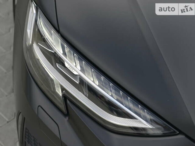 Черный Ауди С8, объемом двигателя 4 л и пробегом 16 тыс. км за 142500 $, фото 64 на Automoto.ua