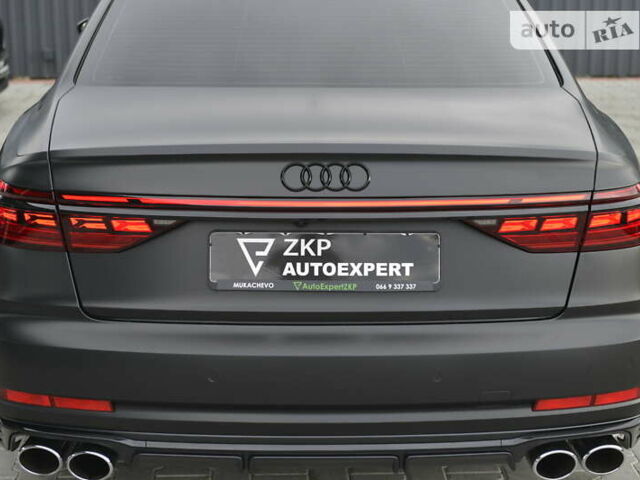Черный Ауди С8, объемом двигателя 4 л и пробегом 16 тыс. км за 142500 $, фото 10 на Automoto.ua