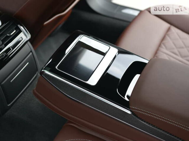 Черный Ауди С8, объемом двигателя 4 л и пробегом 16 тыс. км за 142500 $, фото 45 на Automoto.ua