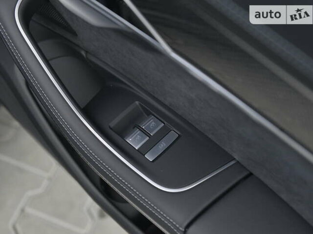 Черный Ауди С8, объемом двигателя 4 л и пробегом 16 тыс. км за 142500 $, фото 47 на Automoto.ua