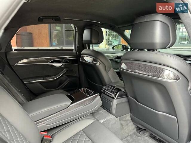 Чорний Ауді S8, об'ємом двигуна 4 л та пробігом 2 тис. км за 158000 $, фото 24 на Automoto.ua