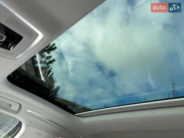 Черный Ауди С8, объемом двигателя 4 л и пробегом 28 тыс. км за 149000 $, фото 3 на Automoto.ua