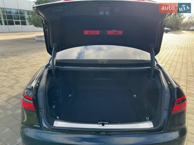 Черный Ауди С8, объемом двигателя 4 л и пробегом 28 тыс. км за 149000 $, фото 27 на Automoto.ua