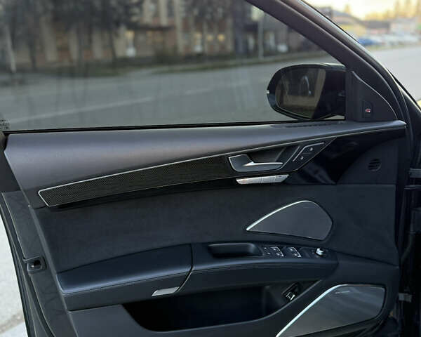 Ауди С8, объемом двигателя 3.99 л и пробегом 217 тыс. км за 40500 $, фото 5 на Automoto.ua