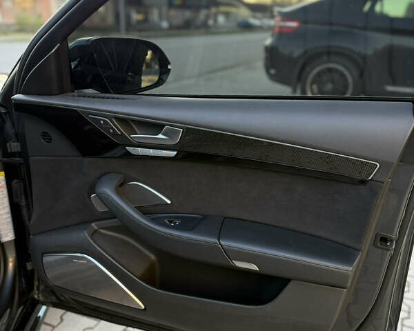 Ауди С8, объемом двигателя 3.99 л и пробегом 217 тыс. км за 40500 $, фото 11 на Automoto.ua