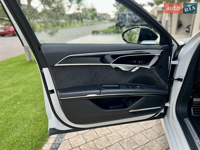 Ауди С8, объемом двигателя 4 л и пробегом 76 тыс. км за 79900 $, фото 31 на Automoto.ua