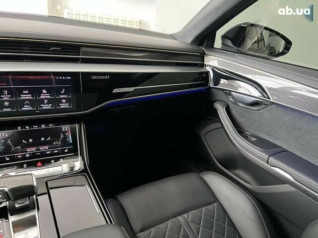 Ауди С8, объемом двигателя 4 л и пробегом 85 тыс. км за 99000 $, фото 16 на Automoto.ua