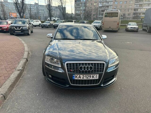 Сірий Ауді S8, об'ємом двигуна 0.52 л та пробігом 228 тис. км за 10000 $, фото 4 на Automoto.ua