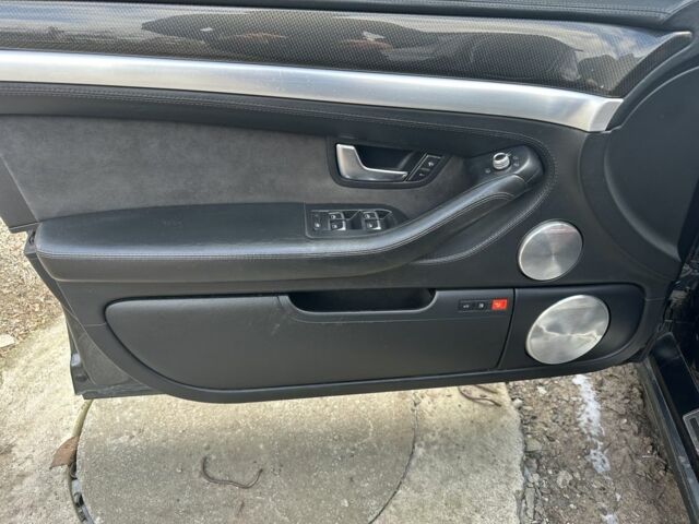 Серый Ауди С8, объемом двигателя 5.2 л и пробегом 230 тыс. км за 5000 $, фото 7 на Automoto.ua