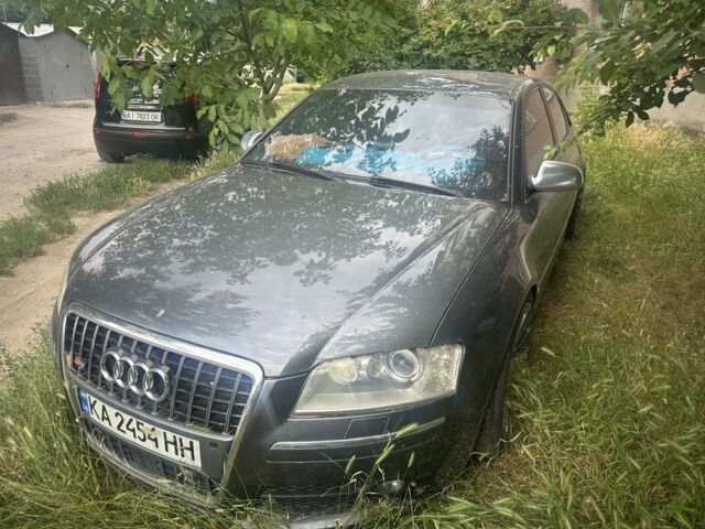 Серый Ауди С8, объемом двигателя 5.2 л и пробегом 230 тыс. км за 5000 $, фото 1 на Automoto.ua