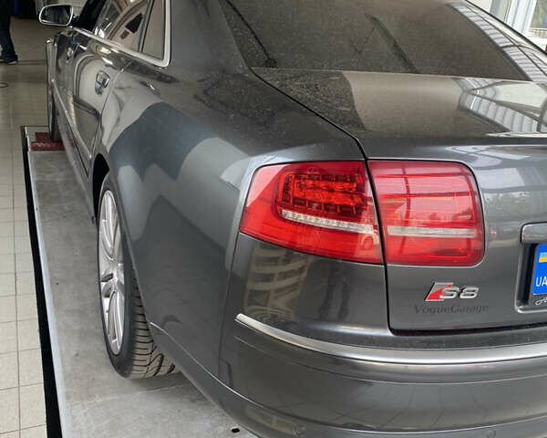 Серый Ауди С8, объемом двигателя 5.2 л и пробегом 193 тыс. км за 20500 $, фото 10 на Automoto.ua