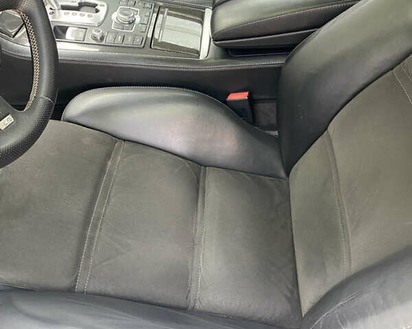 Серый Ауди С8, объемом двигателя 5.2 л и пробегом 193 тыс. км за 20500 $, фото 29 на Automoto.ua