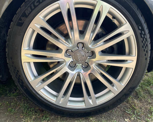 Серый Ауди С8, объемом двигателя 5.2 л и пробегом 193 тыс. км за 20500 $, фото 12 на Automoto.ua