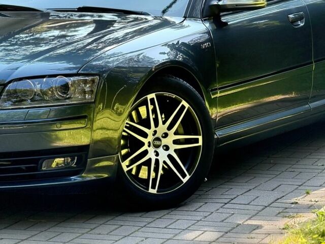 Серый Ауди С8, объемом двигателя 5.2 л и пробегом 140 тыс. км за 19000 $, фото 3 на Automoto.ua